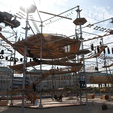 Cube Lodges Mitte Hotell