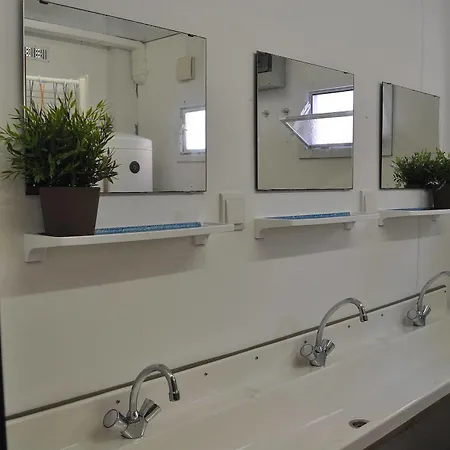 فندق Cube Lodges Mitte 2*
