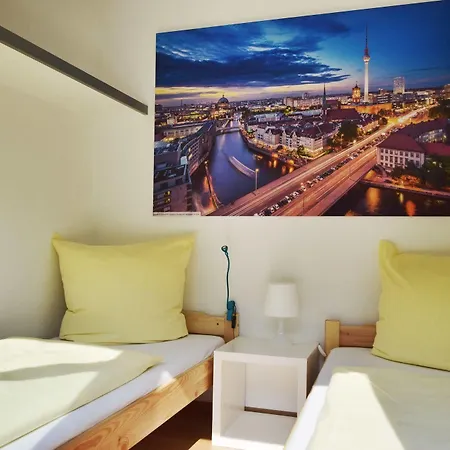 فندق Cube Lodges Mitte 2*